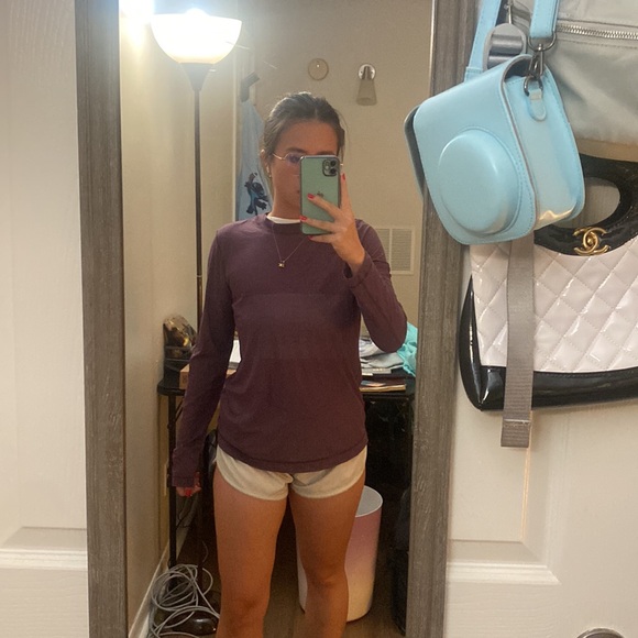 Like new Lululemon keyhole mesh long sleeve shirt size 4 in color grape thistle - Picture 6 of 8